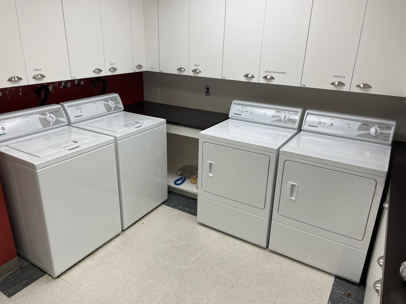 Commercial laundry room at École des métiers des Faubourgs-de-Montréal